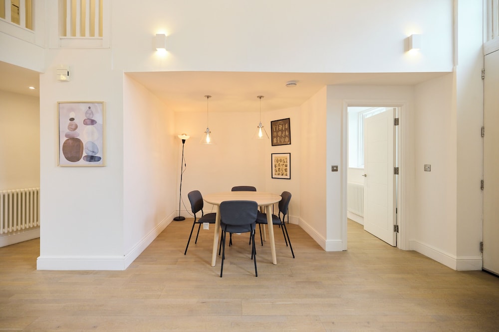 Central Tadworth Flat