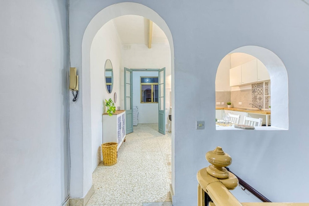 Lilly the Traditional Maltese Townhouse in Sliema