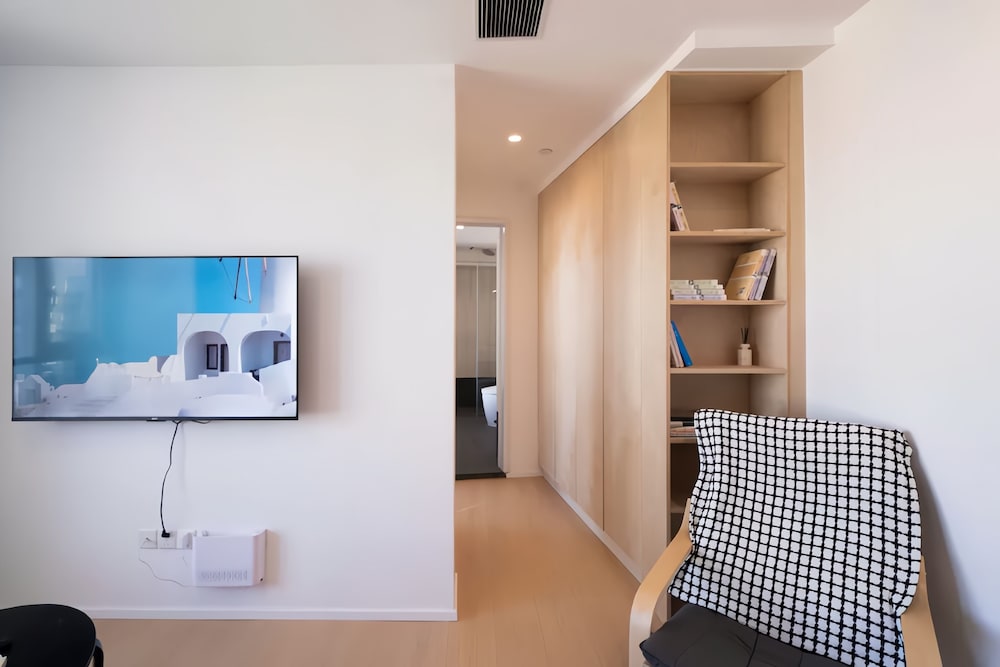 Shanghai Hills & Fan Stay