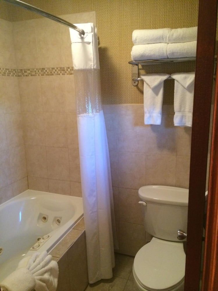 Pacer Inn And Suites Delaware