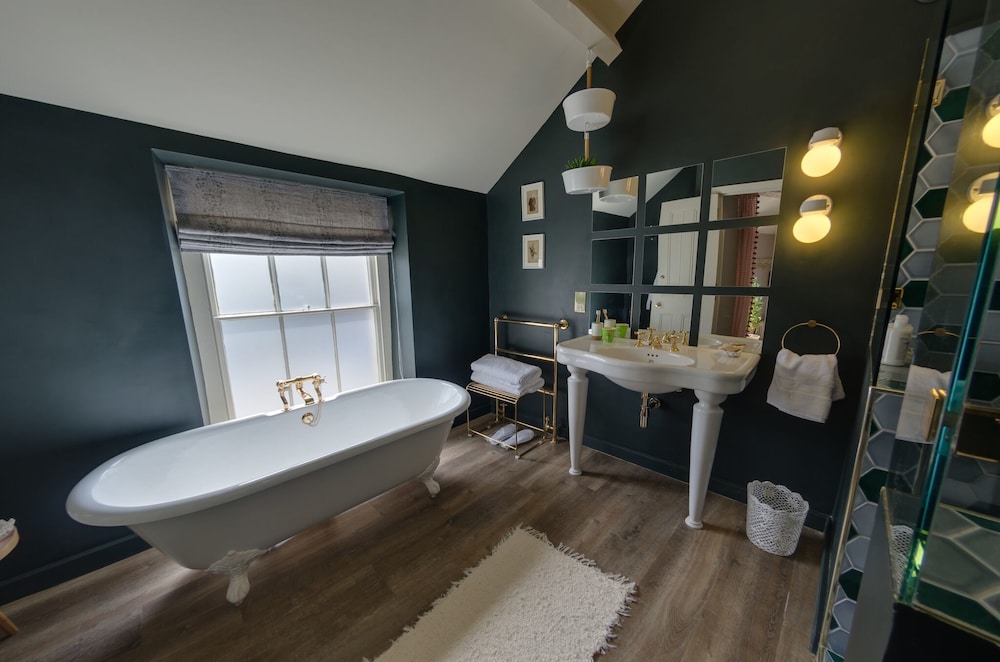 Woodstock Vacations - The Crown Inn - Property Image 8