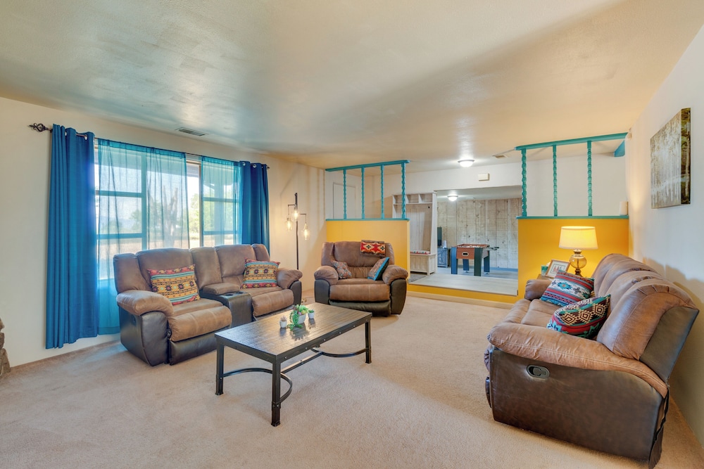 Valdez Home w/ Mountain Views, 11 Mi to Skiing!