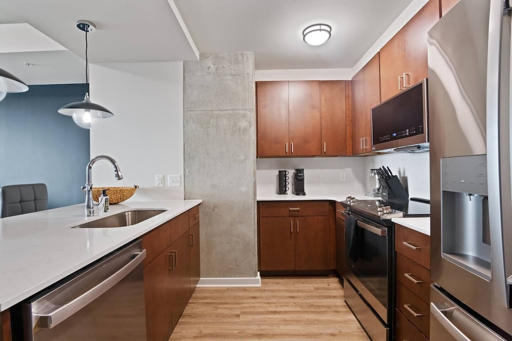 Chic Midtown High-rise With Great Views