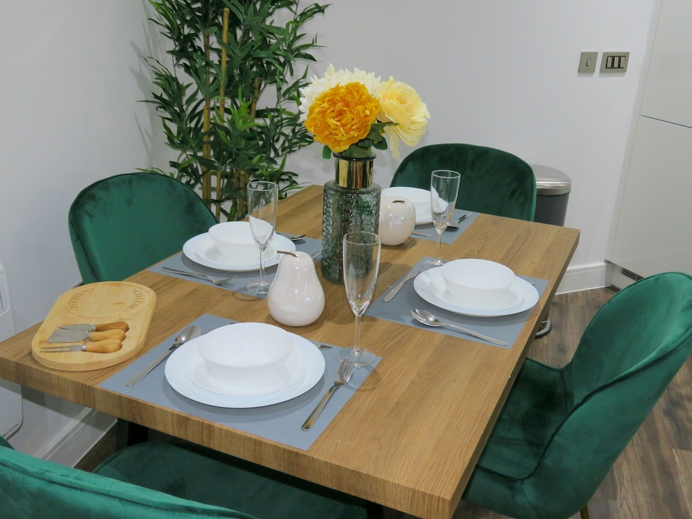 Tudors eSuites JQ Regency Kingsize view 5