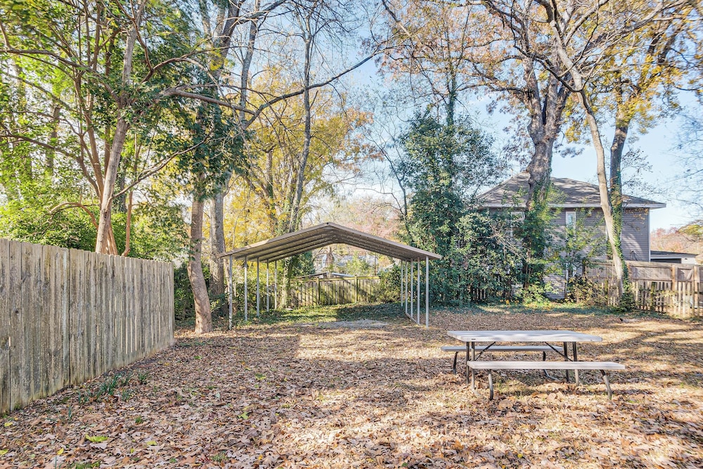 Family Retreat w/ Yard < 1 Mi to Dtwn Durham!