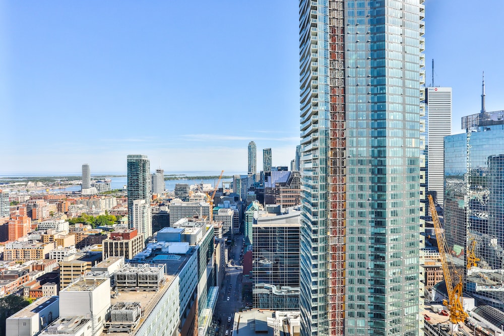 Downtown Studio in Dundas Square - Image 3