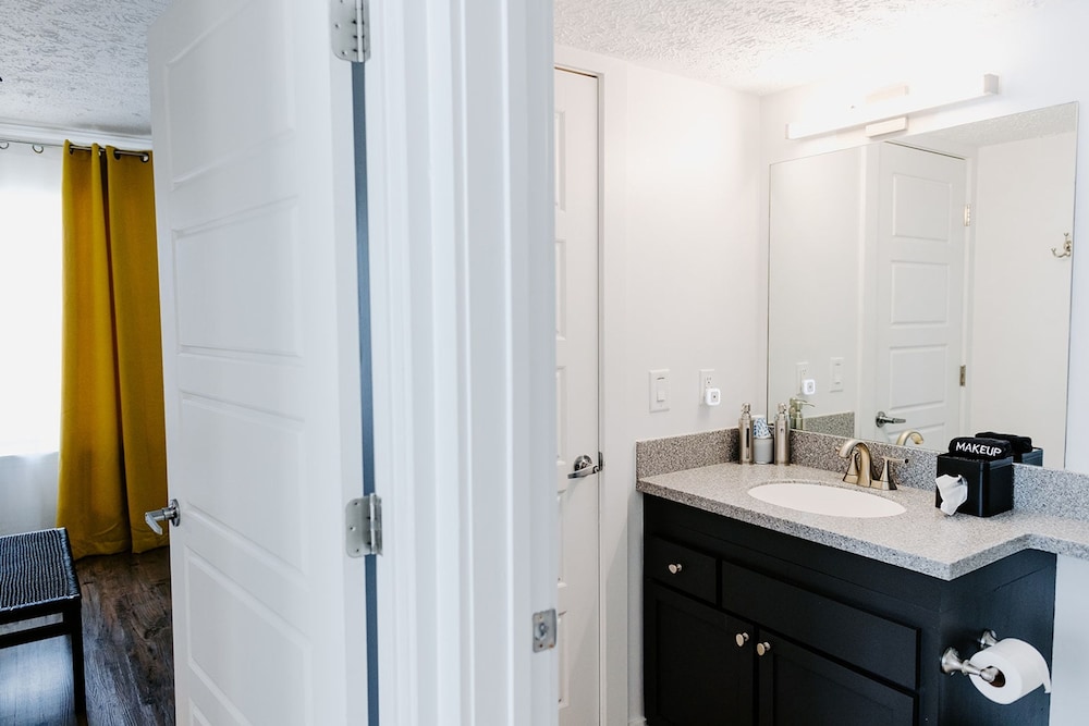 The Vinyl at Music Row - 1 Bedroom Garden Suite