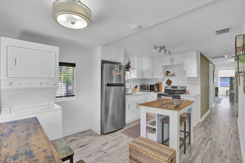 Zen 2br, 7 Min From Beach & Airport, Save Now!