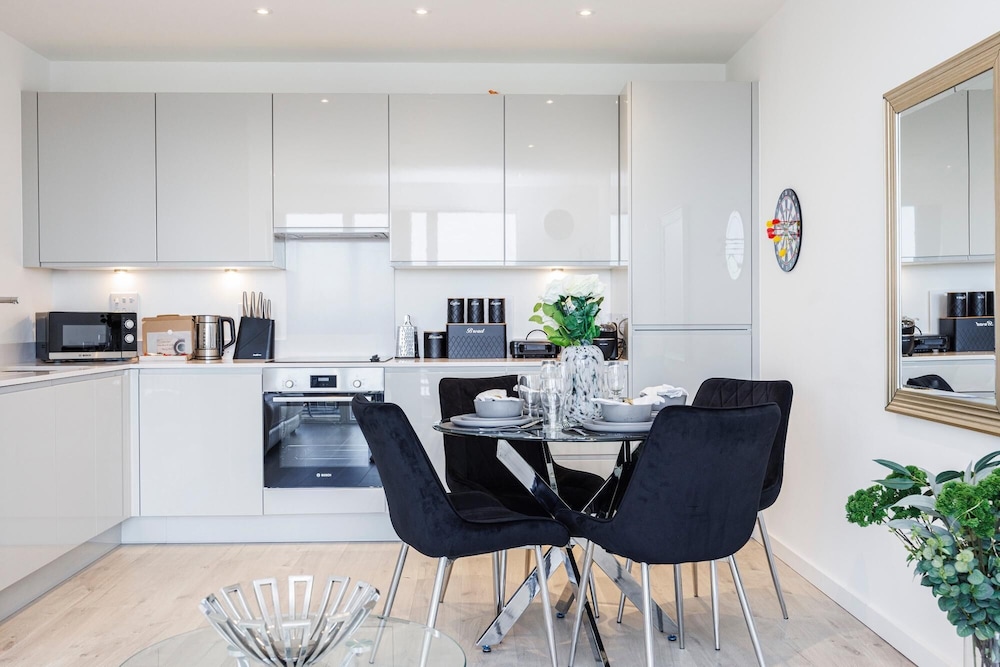 Newly Built 2 Bed Apartment By London City Airport