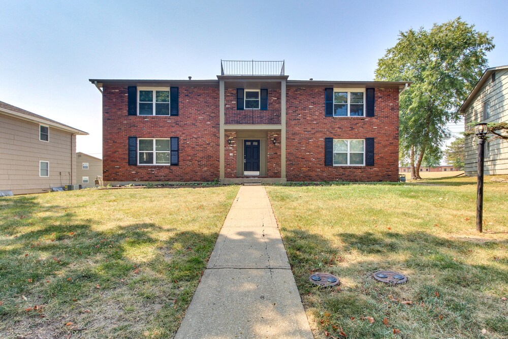 Pet-friendly Overland Park Condo With Pool Access! view 3