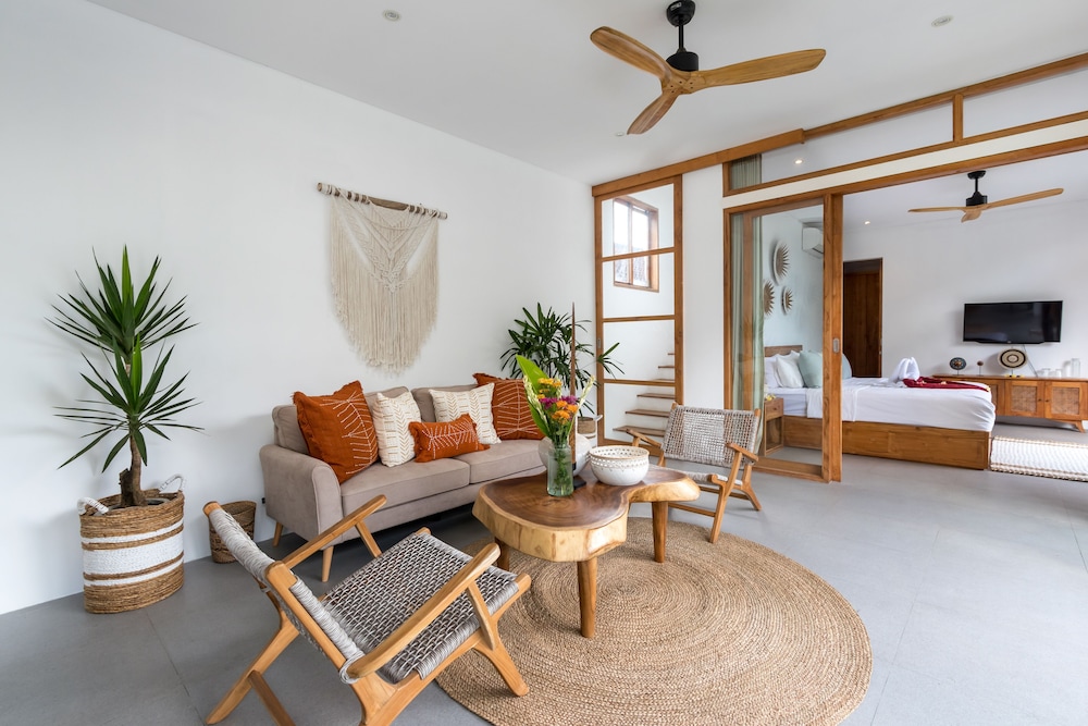 Beautiful Boho-chic 4br Tropical Villa in Pererenan Canggu