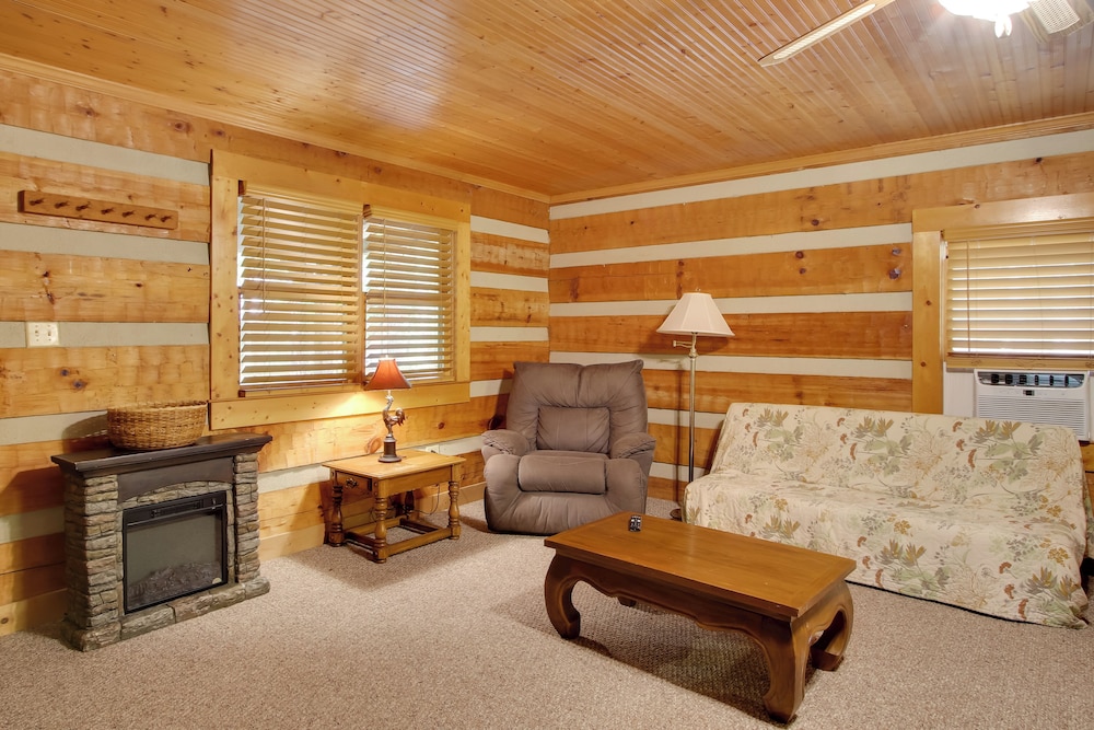 Golfer's Getaway: Hephzibah Home w/ Pool Access