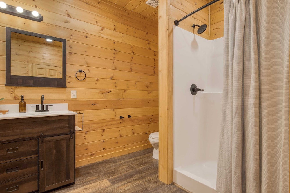 Lions Landing by Avantstay Sleeps 18 Hot Tub Game Room Views Near Pigeon Forge
