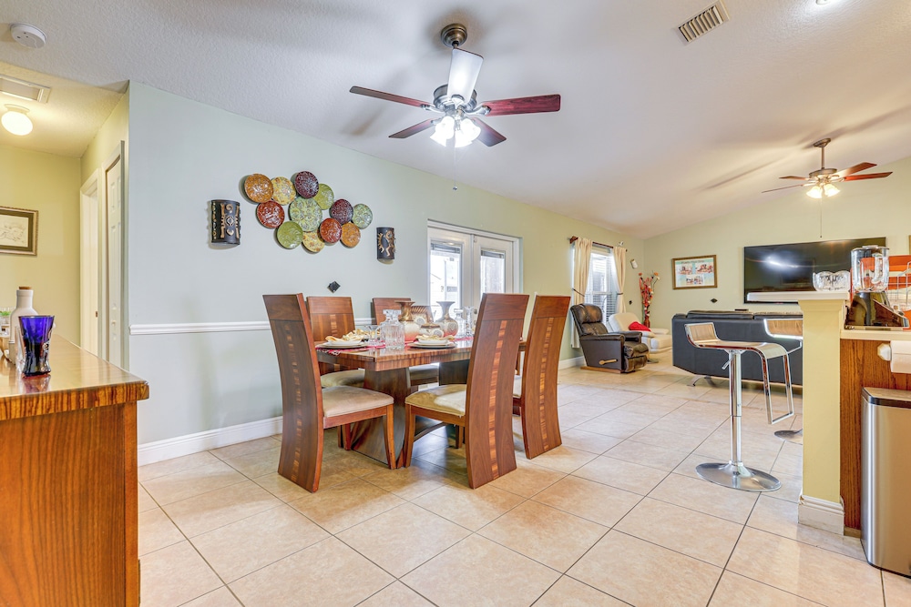 Screened Patio & Hot Tub: Port St Lucie Home!
