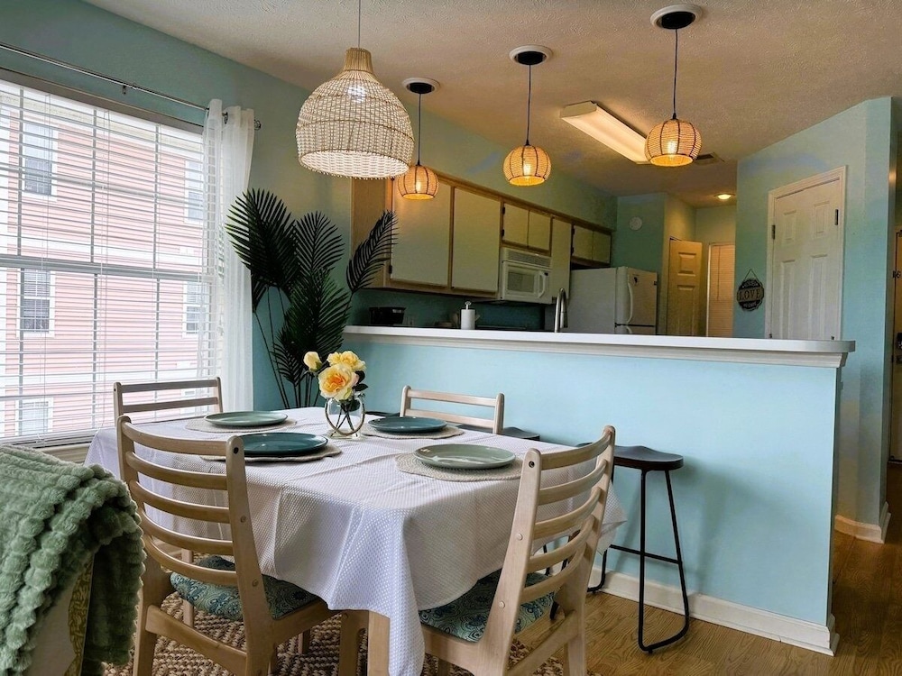 Waterway Village 27f 2 Bedroom Condo