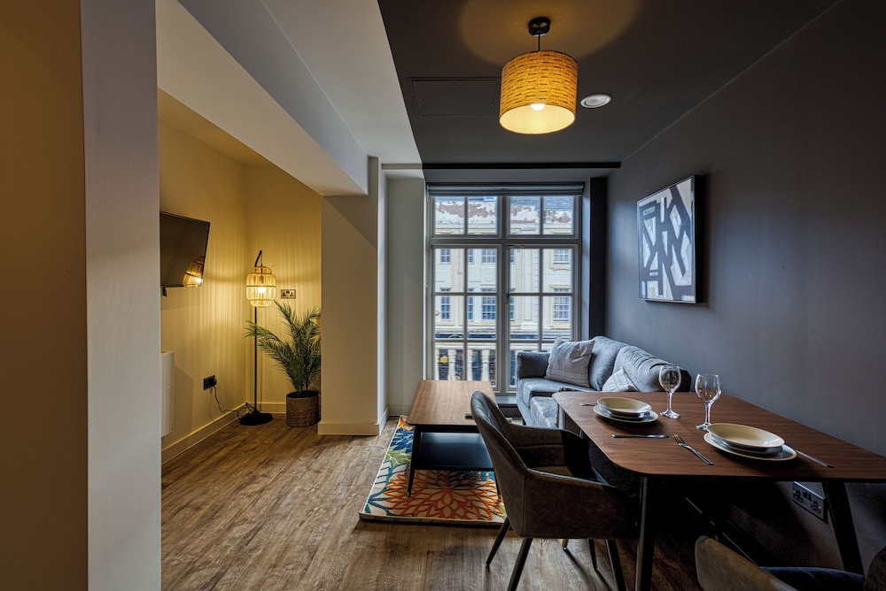 Renaissance House Apartments