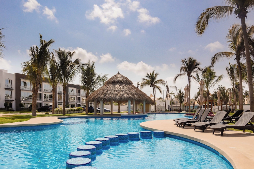 Dream Diamante with Beach Club