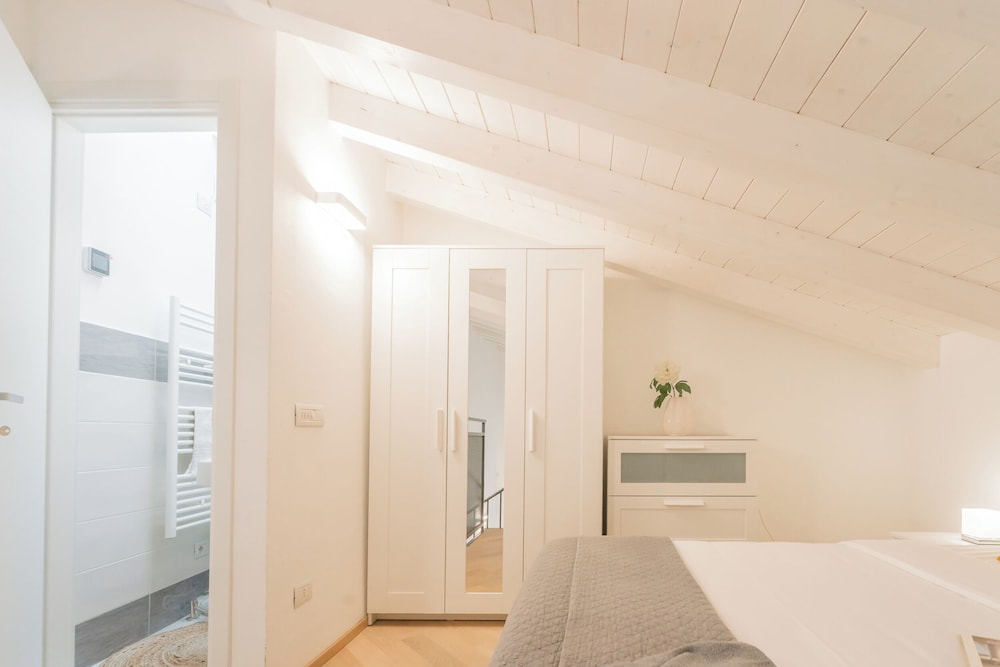 Borsieri Como Apartments with Parking by Rent all Como