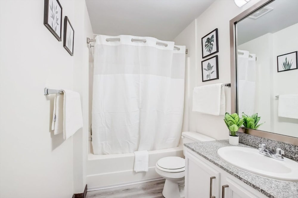Cozysuites - 2BR With Direct Skybridge Access 3 view 2