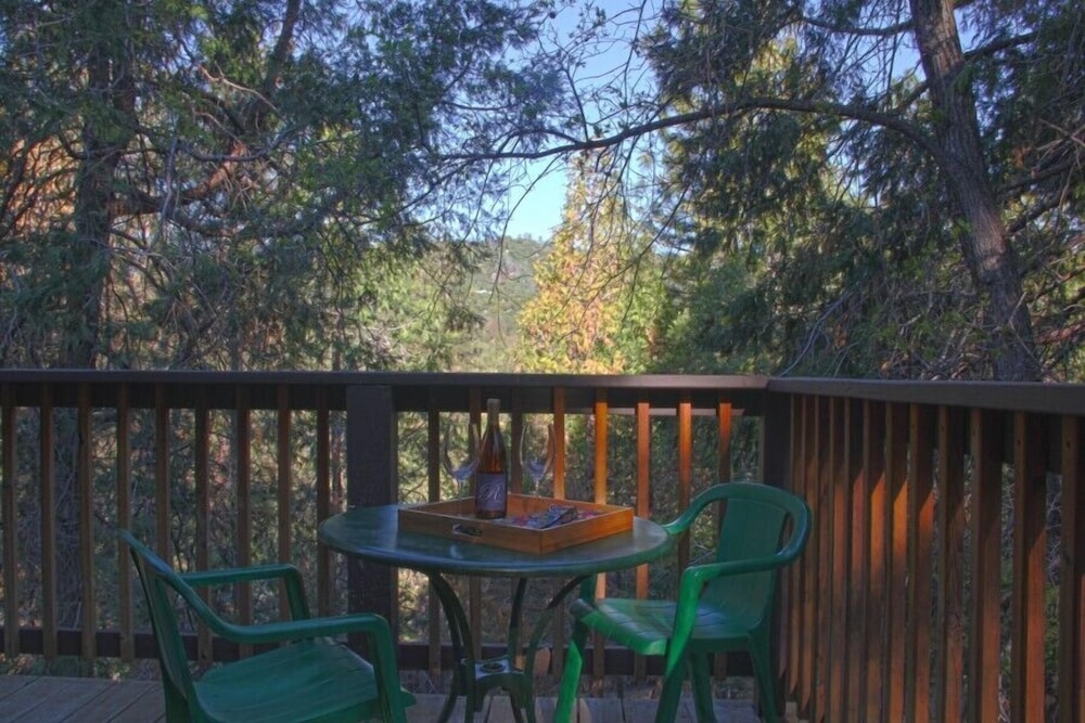 Yosemite Scenic Wonders - Bass Lake Area