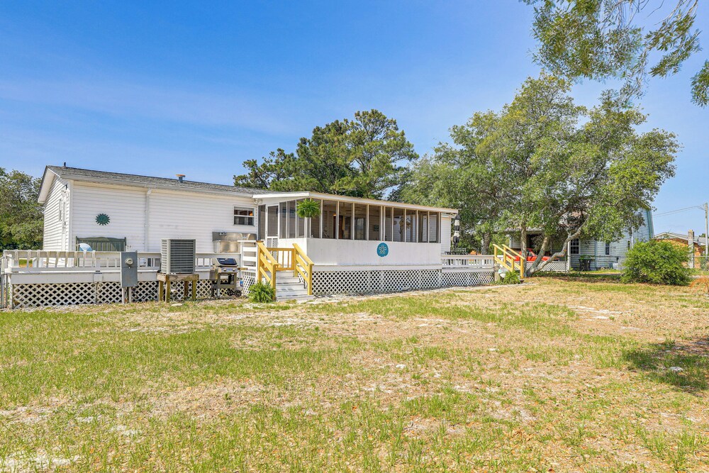 2 Blocks to Crystal Coast: Family-friendly Retreat