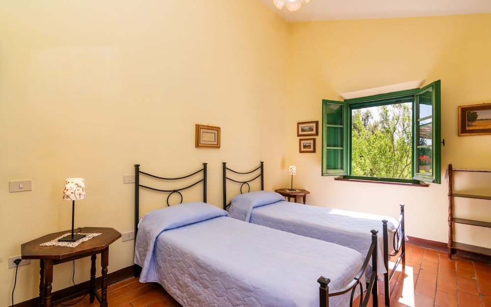Farmhouse With Exclusive View Between Umbria and Tuscany La Godiola-albizia