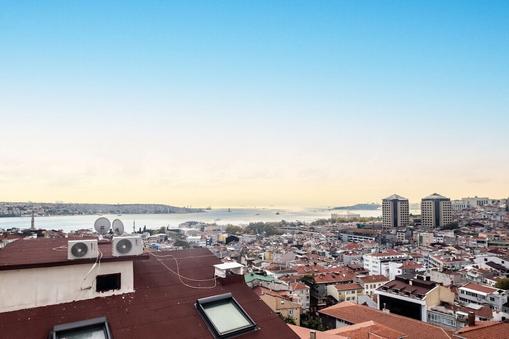 Apartment With Fascinating View in Besiktas