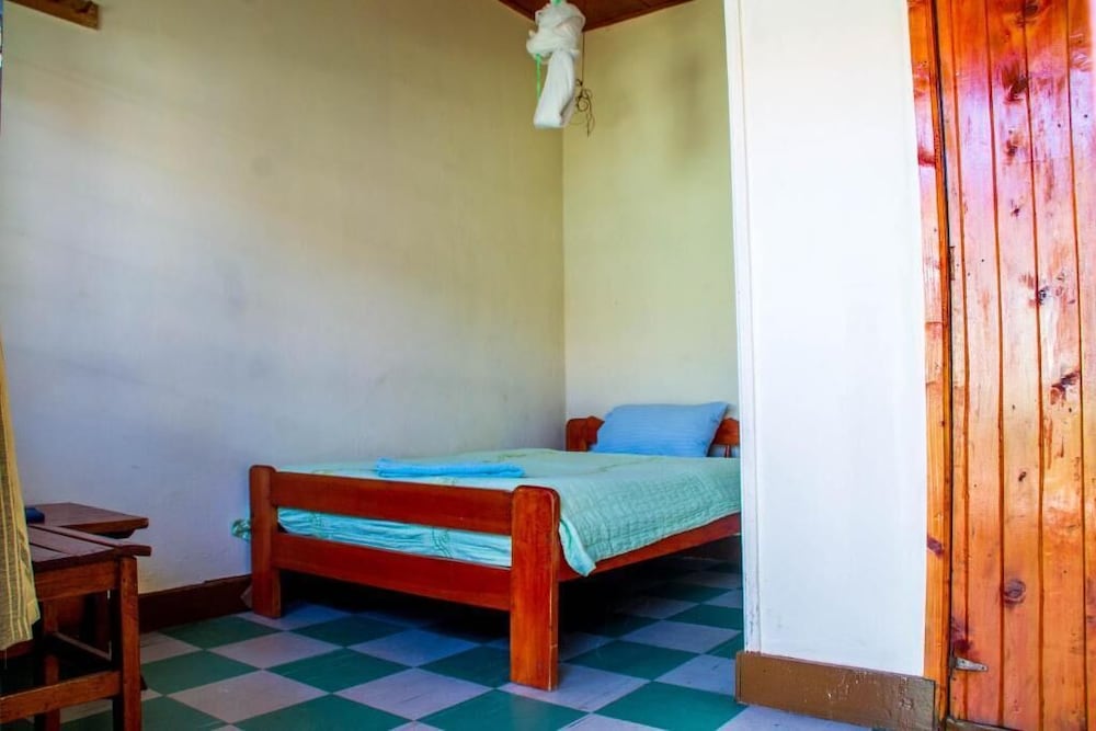 Sabinyo Guest House