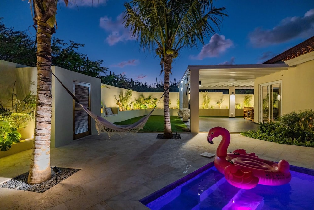 NEW Villa - Beautiful 3BR 2BA With Private Pool