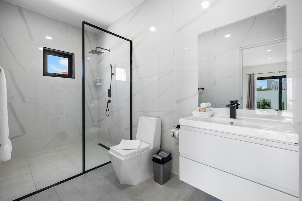 Brand NEW 3BR w Private Pool Walk to Palm Beach