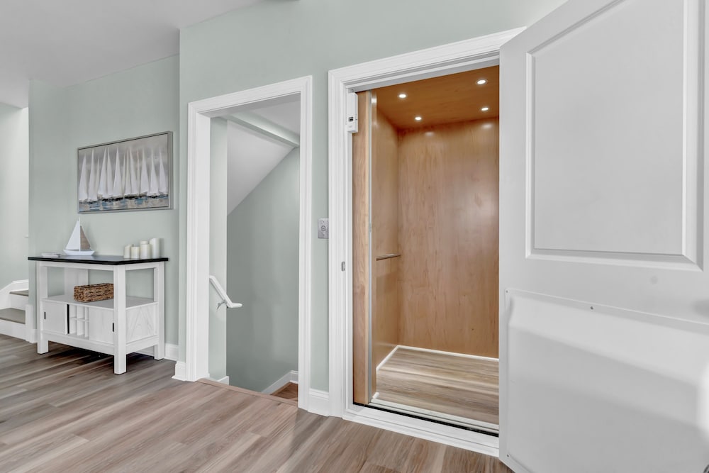 Walk to Beach Pool Ocean View Parking Bunk Beds