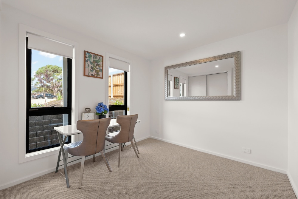 Gorgeous 4 Bedroom House - Blackmans Bay