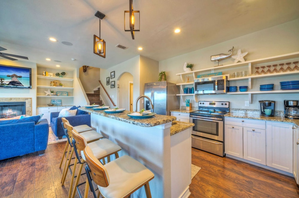 2 Homes, Sleeps 22 Steps to the Beach, Private Pool, Fire Pit, Balcony Views