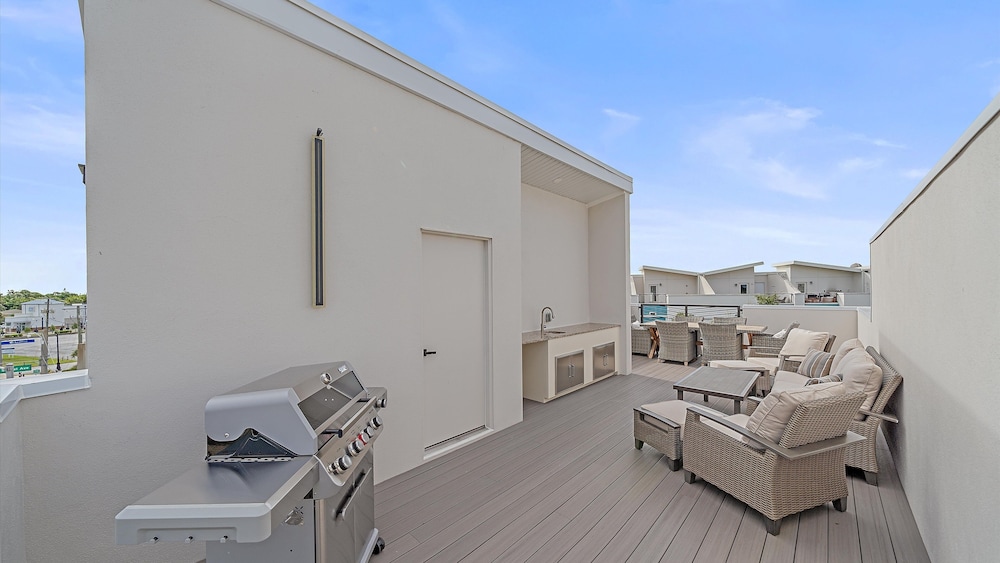 Coastal Moderne 2 Bedroom Townhouse