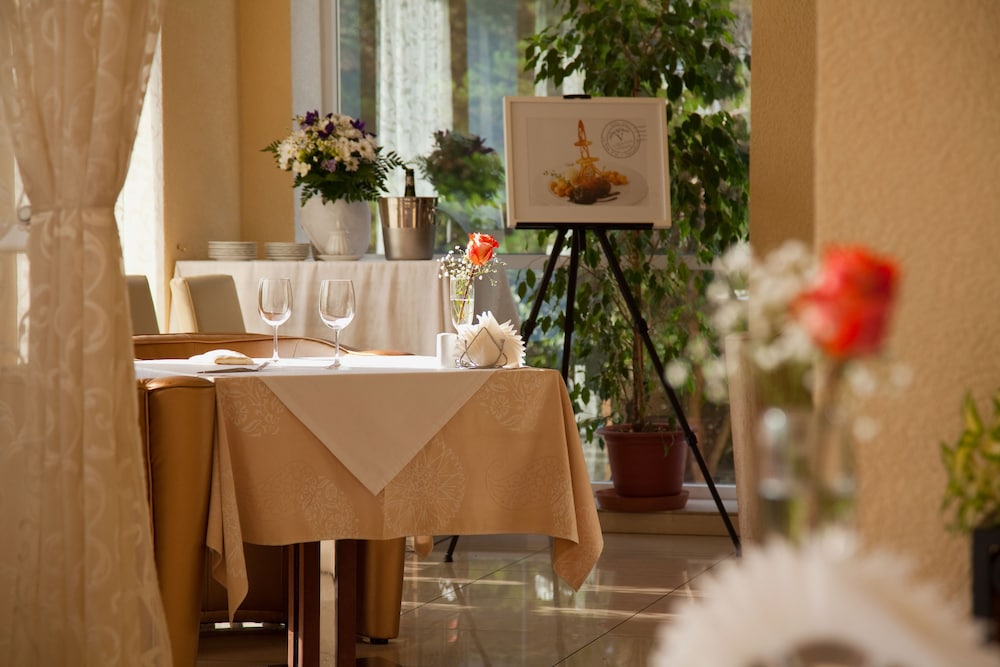 Almaz Hotel