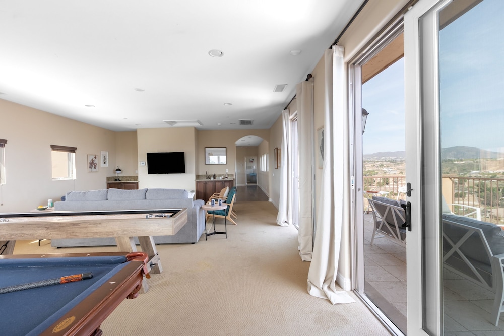 Palazzo Del Sol By Avantstay Breathtaking Home w Mountain Views Hot Tub