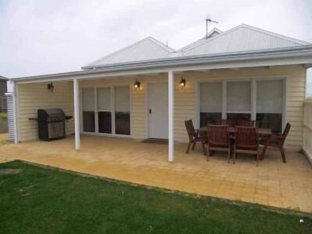 Lighthouse Lodge