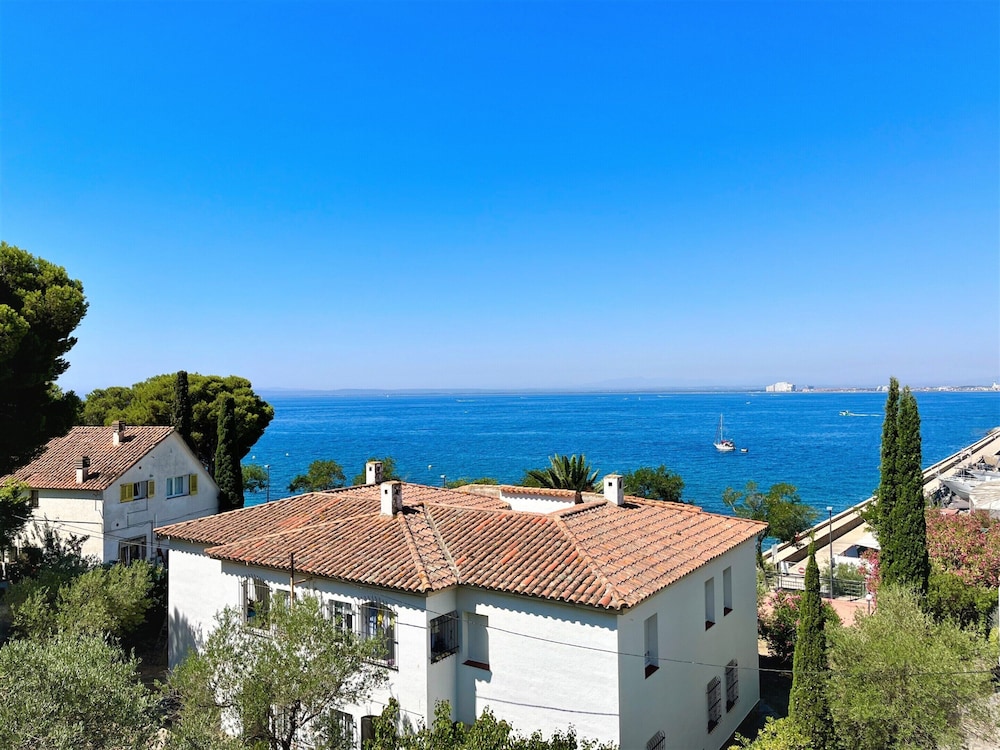 Apartment Near Canyelles Petites Beach