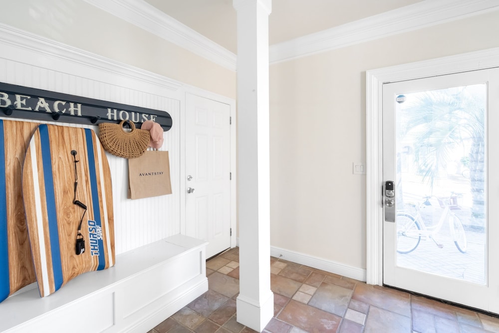 Fin by Avantstay 9 BR Destin Oasis With Pool Spa Walk to Beach