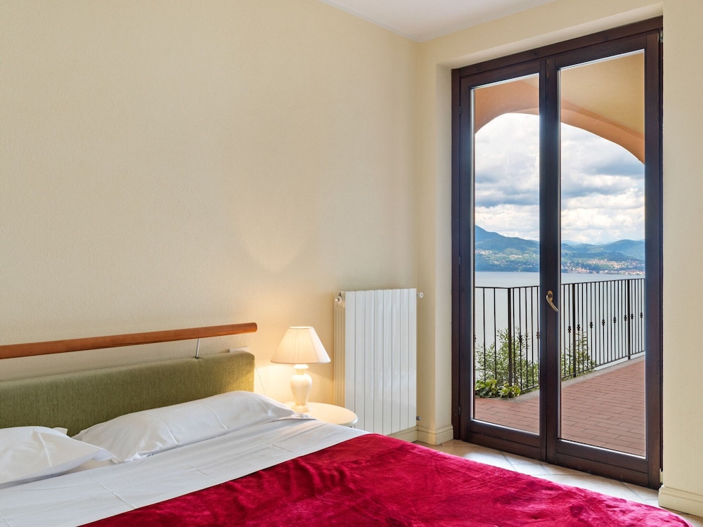 Residential Complex With Panoramic Views and Pool photo 3