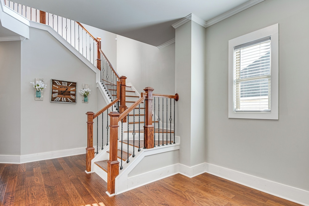 6 Mi to Downtown Atlanta: Spacious Home w/ Yard