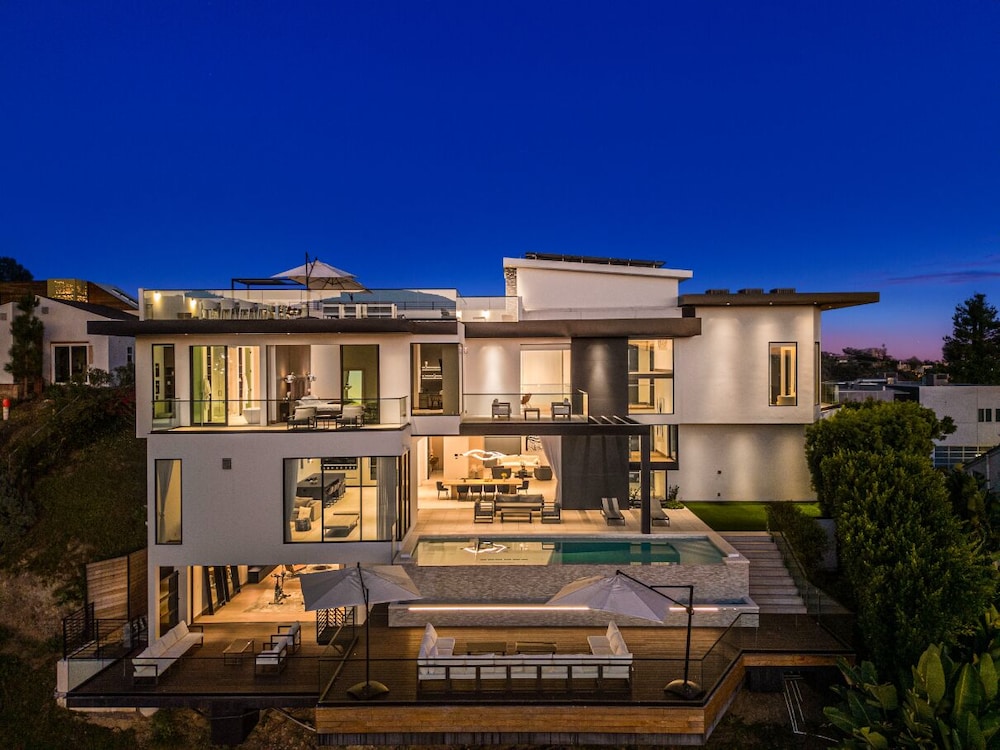 Linda Flora Modern Estate