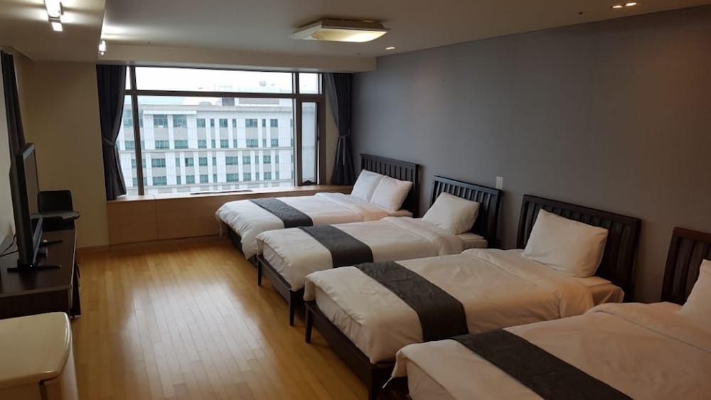 Gogo House