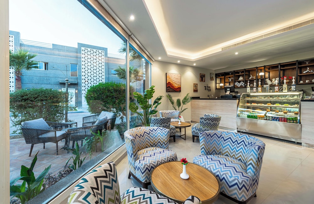Renium Al Qairawan Resort - Riyadh
