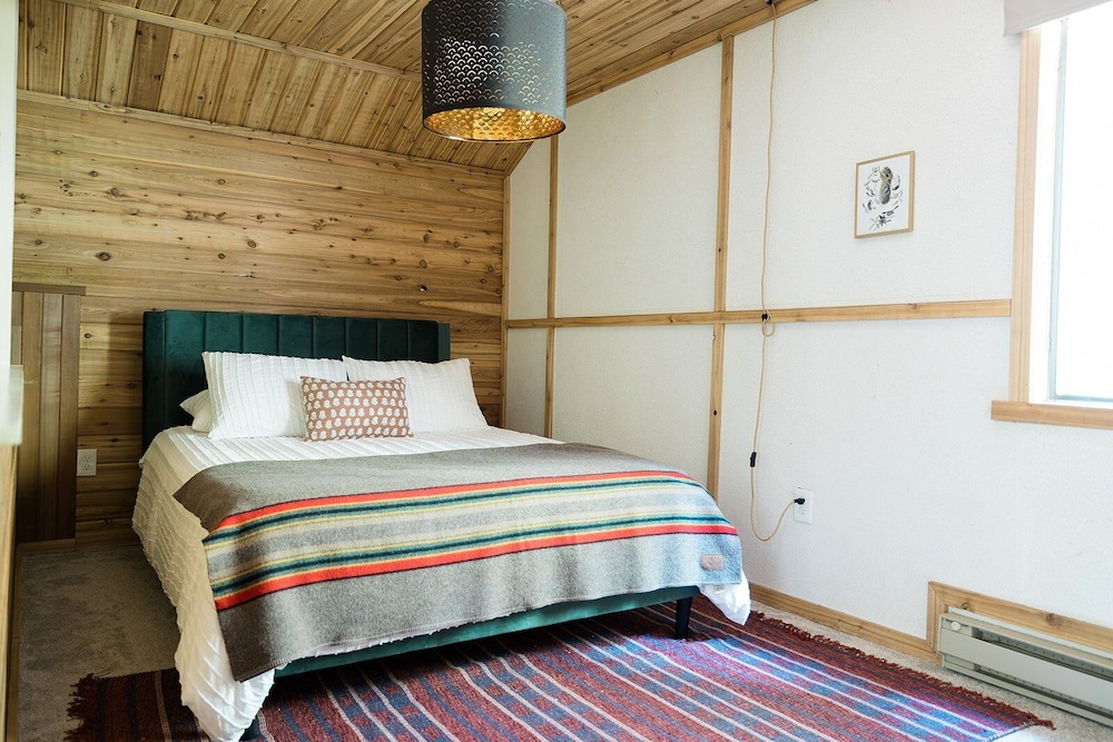 87sl - Starlink - Sauna - Sleeps 8
