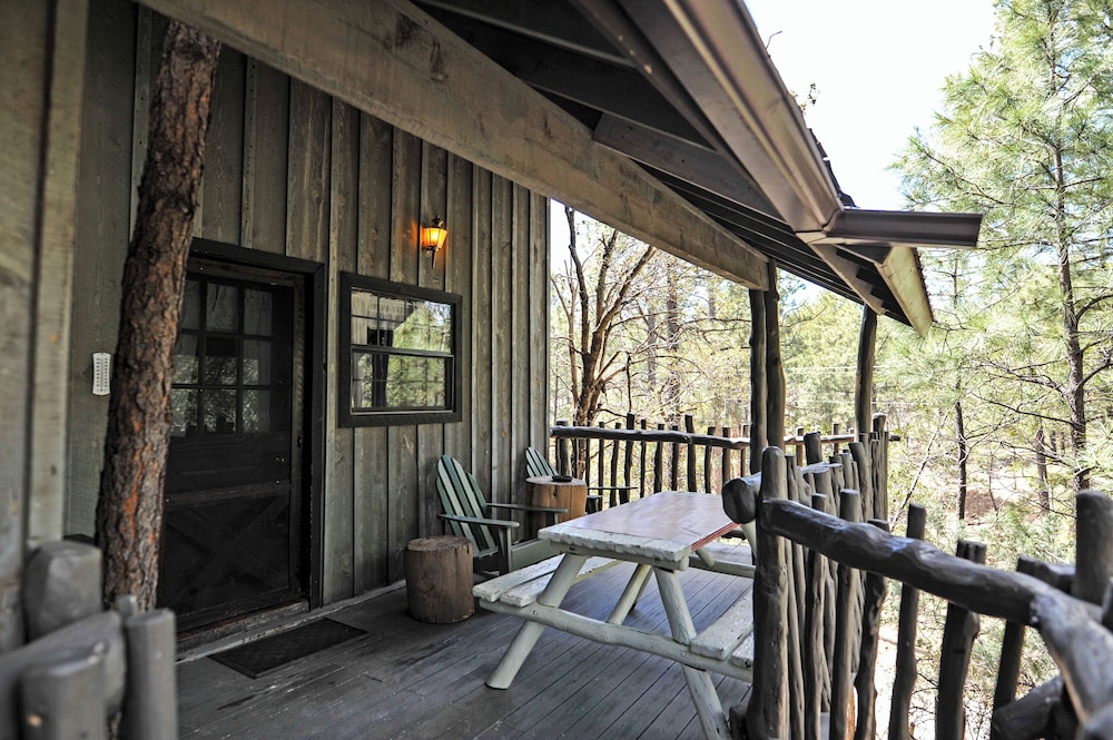 Bear Creek Motel And Cabins