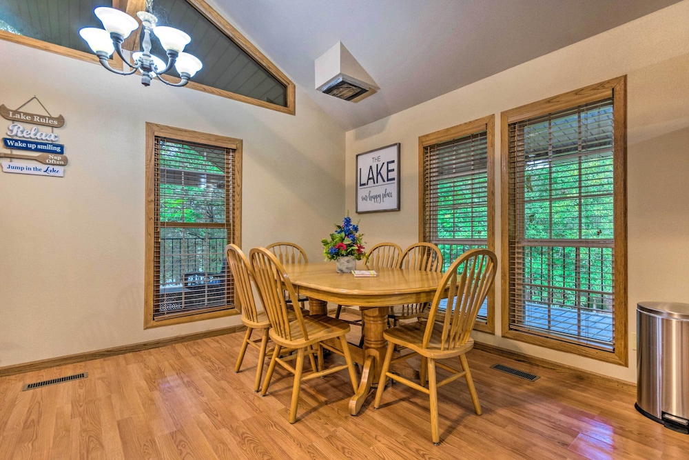 Scranton Vacations - Lakefront Hideaway in Scranton: Spacious Deck - Property Image 15