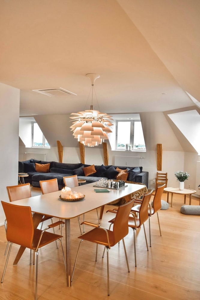 Central Penthouse With Private Rooftop Terrace