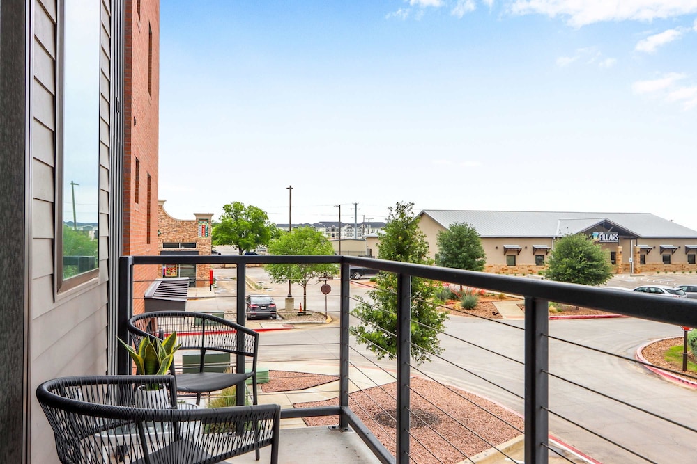 Creekside Modern Condo for 4