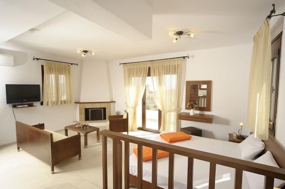 Lenikos Resort